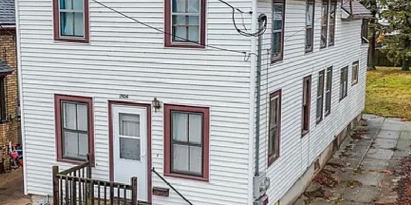 Two Rivers Apartment: 1804 11th St