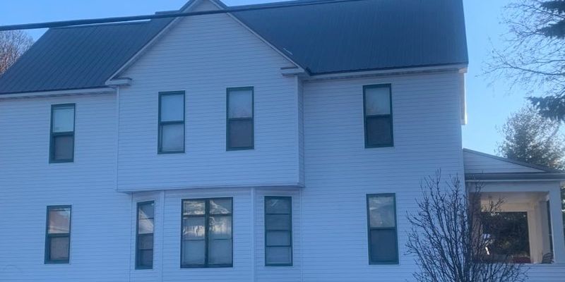 Winona House: 426 W 8th St