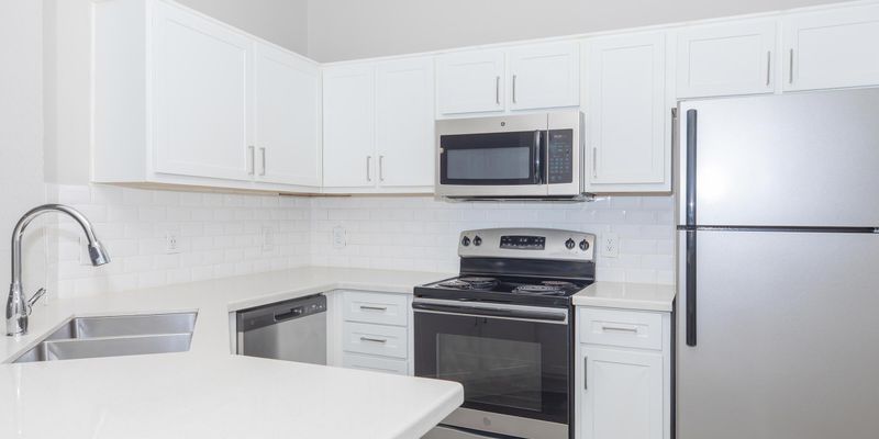 Houston Apartment: 8787 Woodway Dr