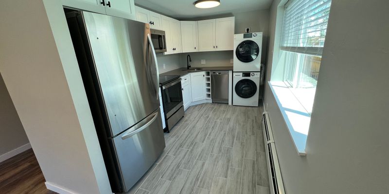 Lakewood Apartment: 1960 Eaton St