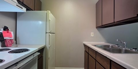 Kitchen 2.JPG
