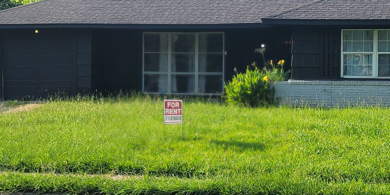 Houston House: 5623 Bellfort Ave