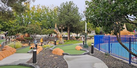 wahooz mini golf.jpg