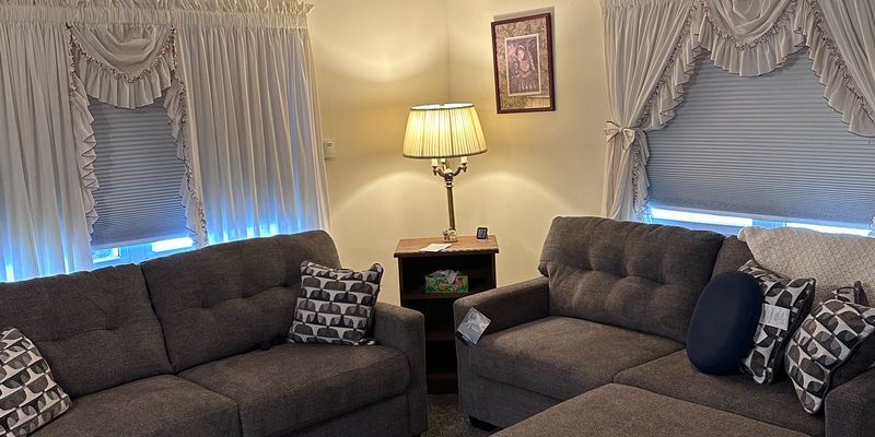 Jeffersonville House: 36 E Walnut St