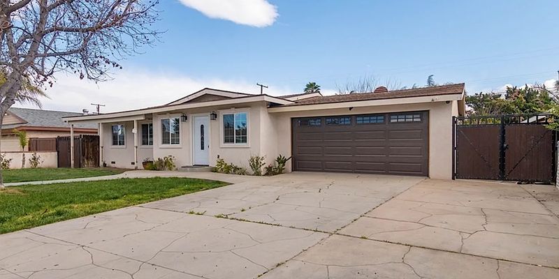 Hemet House: 25440 Plymouth St