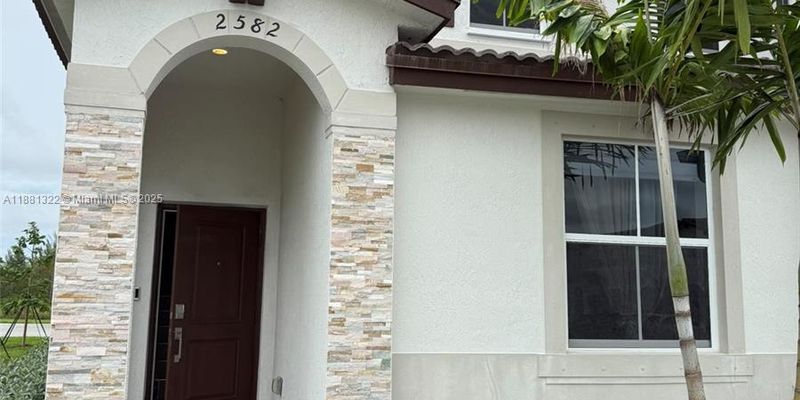 Homestead Townhome: 2582 SE 29th St