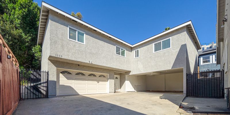 Los Angeles House: 1337 Douglas St