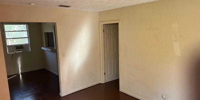 Jacksonville House: 5350 Dodge Road