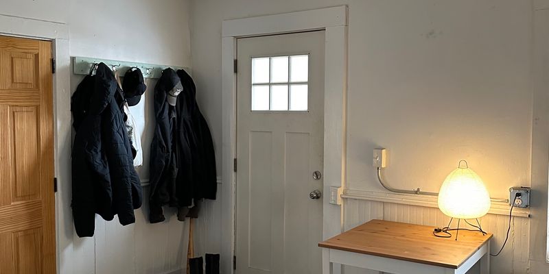 Johnson Apartment: 139 Railroad Street