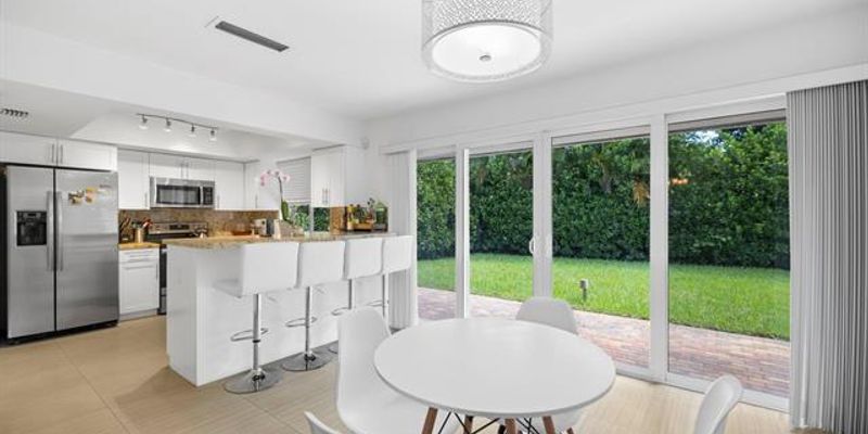 Coral Gables House: 811 Capri St