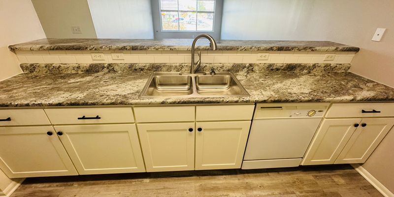 North Liberty Apartment: 245 Beaver Kreek Center