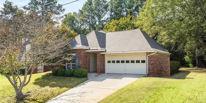 Auburn House: 1157 Overwood Ct