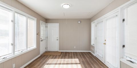 06_8139SBennettAve_21_GreatRoom_MRED_2000x1333.jpg