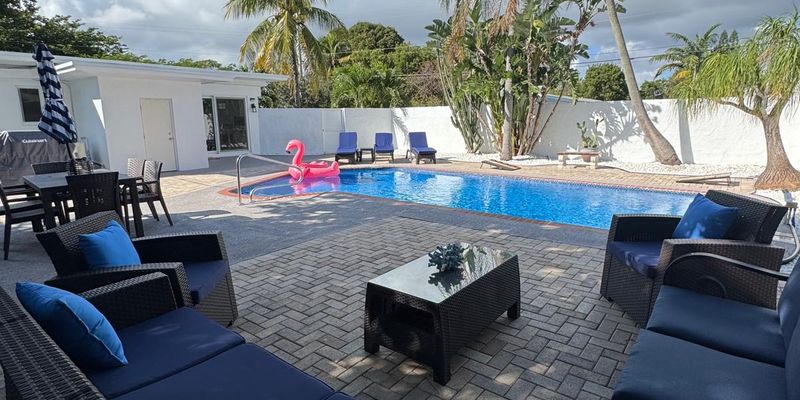 Pompano Beach House: 1900 NE 2nd street