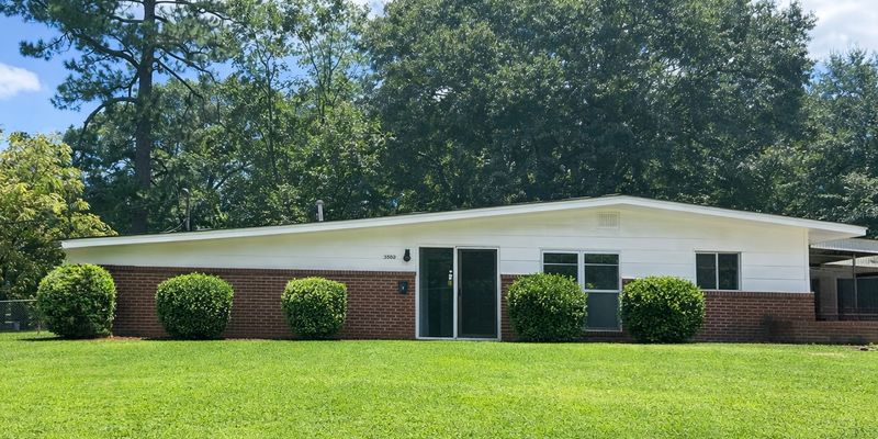 Montgomery House: 3502 Cottonwood Dr