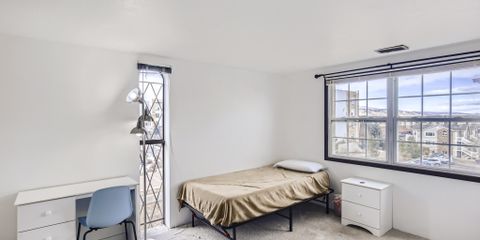 20 Bedroom.jpg