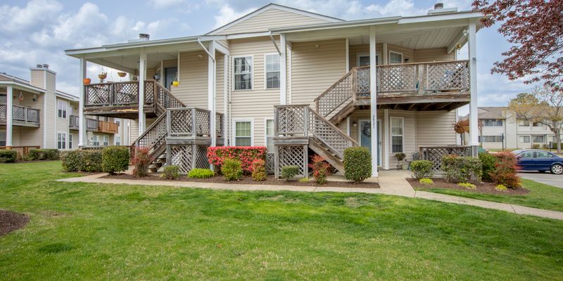 Virginia Beach House: 2933 Lyme Regis Quay