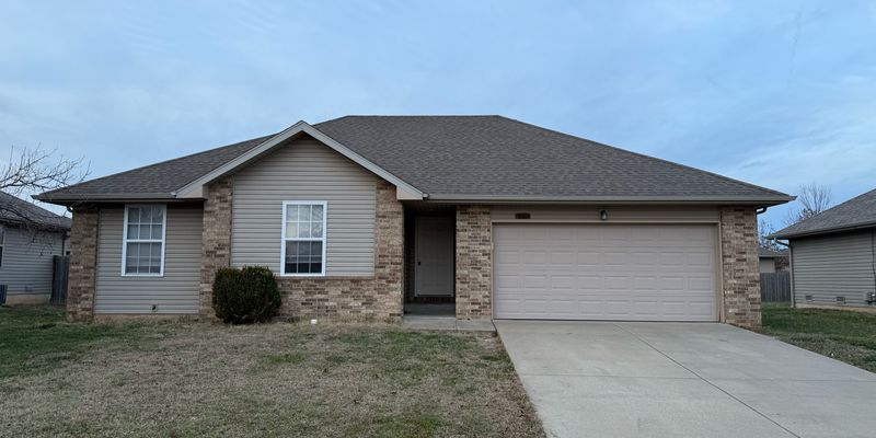 Springfield House: 5605 W Longleaf Dr