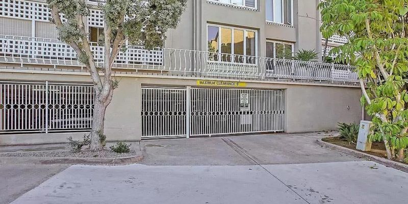 San Diego House: 3990 Nobel Dr