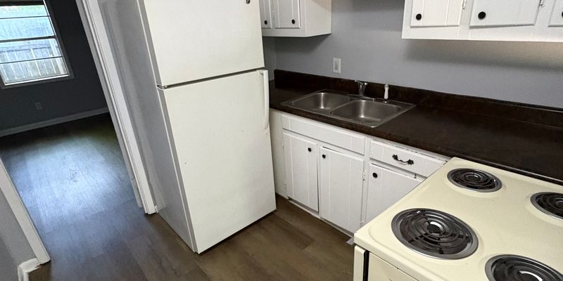 Florence Apartment: 510 E High St