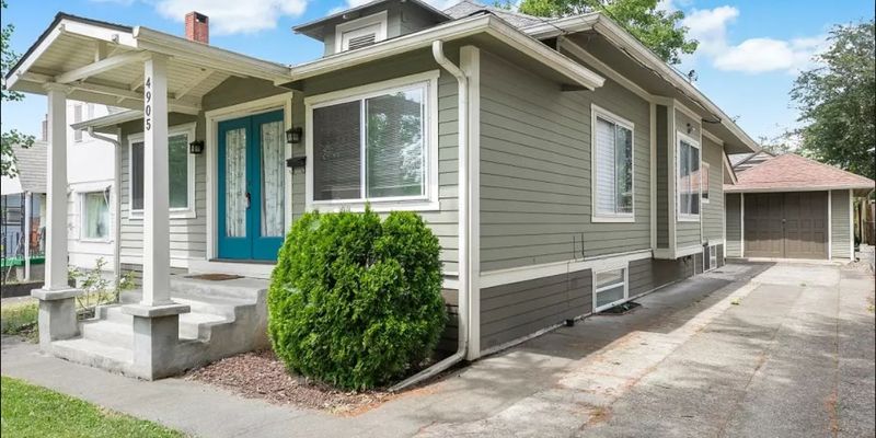 Portland House: 4905 SE Sherman St