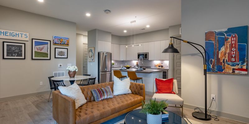 Houston Apartment: 698 W 24th St