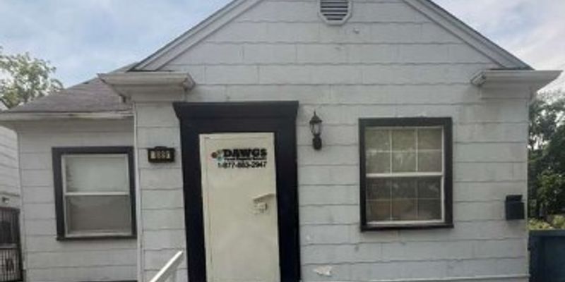 Detroit House: 18891 Moenart St