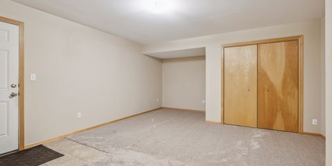 24-170 1894_N_Dubuque_Rd.jpg