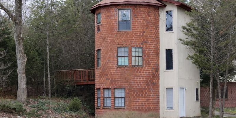 Sevierville House: 106 Jersey Dr