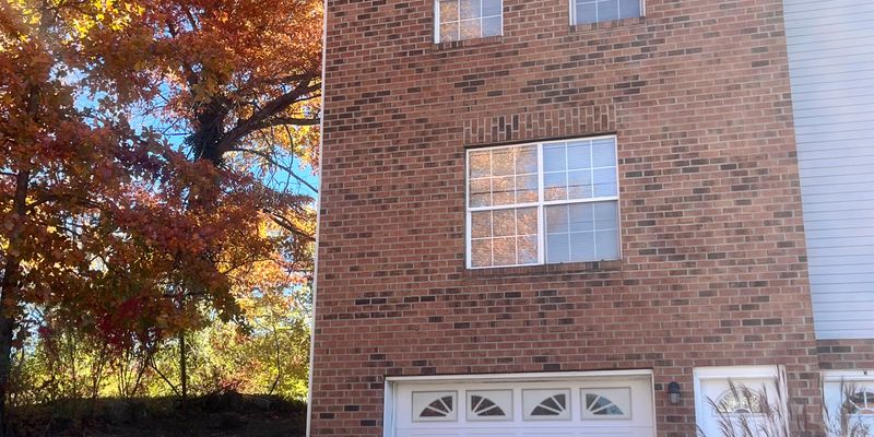 Huntington Townhome: 8 Thistlewood Ln