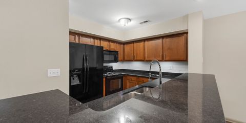 10-web-or-mls-1040-university-dr-12.jpg