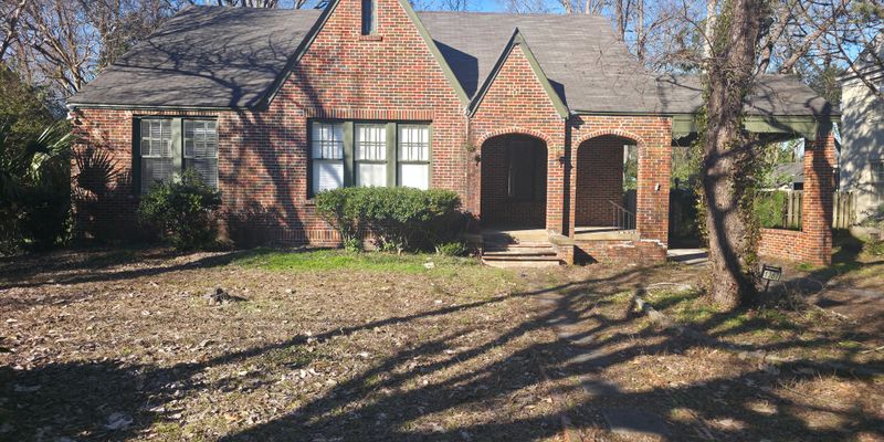 Montgomery House: 1367 Woodward Ave