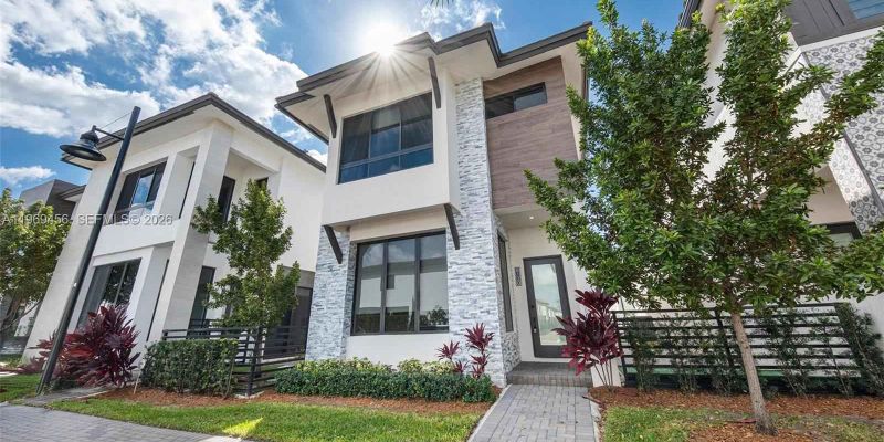 Doral House: 8120 NW 43rd St