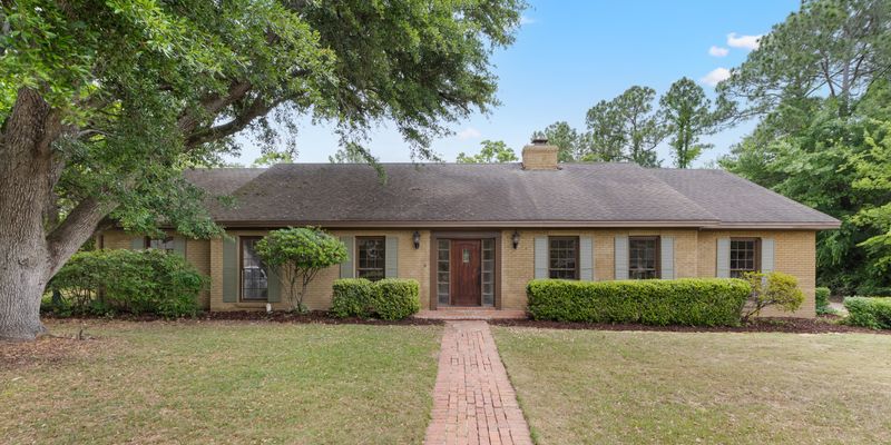 Montgomery House: 2451 Belcher Dr