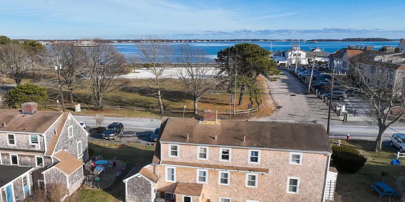 Barnstable Apartment: 511 Ocean St