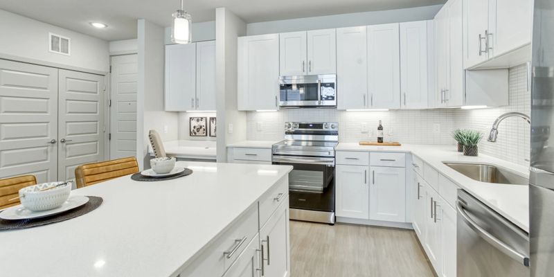 Houston Apartment: 268 W Crosstimbers St