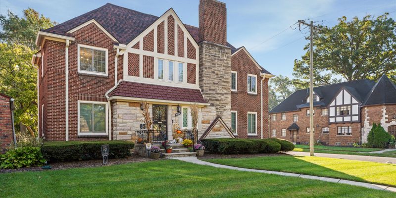 Detroit Apartment: 16806 La Salle Ave