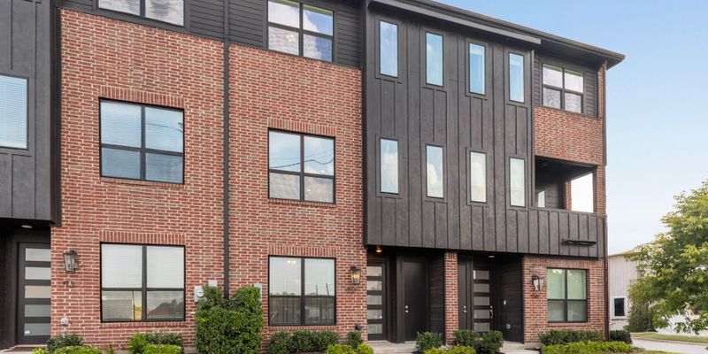 Fort Worth House: 1737 W Cantey St