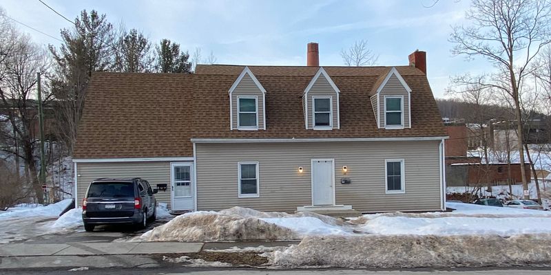 Alfred Apartment: 38 West University