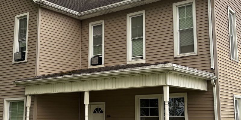 Garrett Apartment: 416 N Randolph St