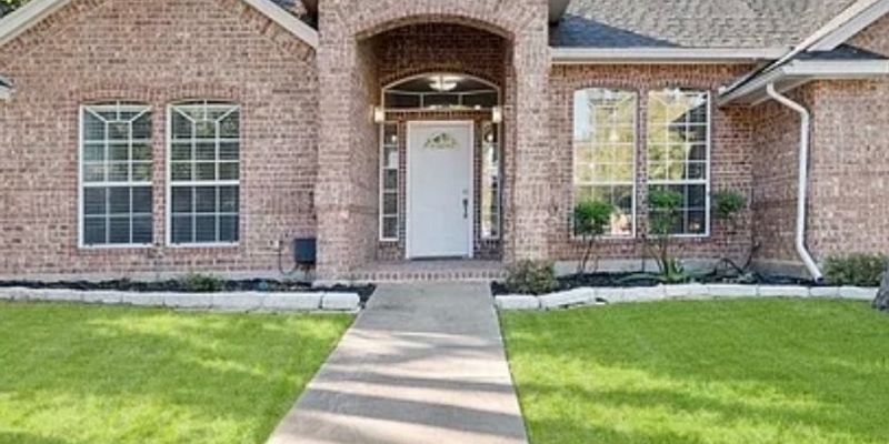 Arlington House: 3402 Blue Forest Dr