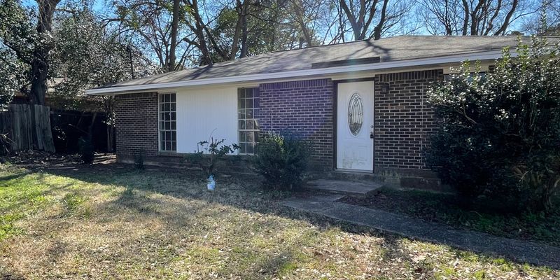 Montgomery House: 1550 Midway St