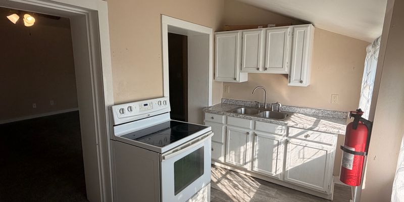 Dubuque Apartment: 1124 Locust Street
