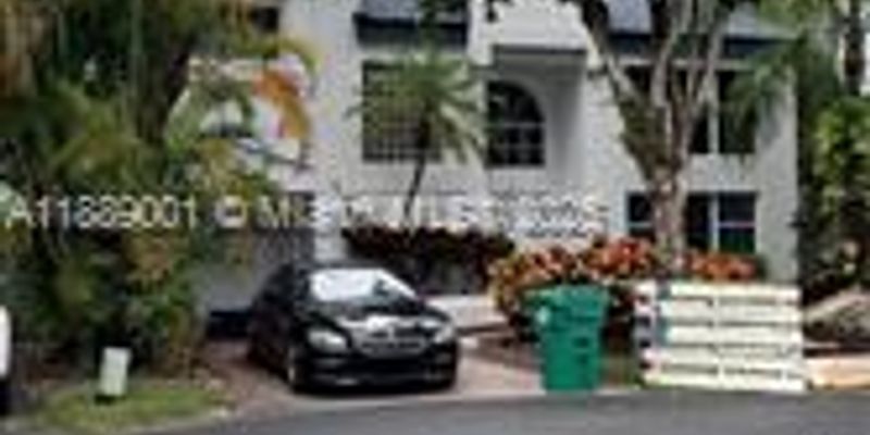 Miami House: 233 NE 212th Ter