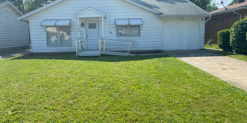 Cleveland House: 1064 E 167th St