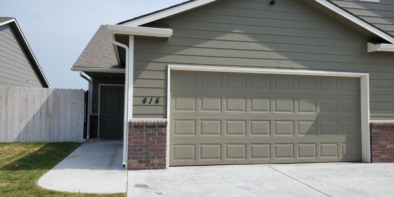 Maize House: 420 S Longbranch Dr