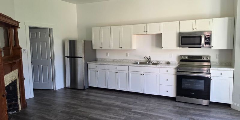 Dubuque Apartment: 308 Hill St