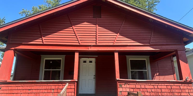 Marion House: 1114 W 6th St