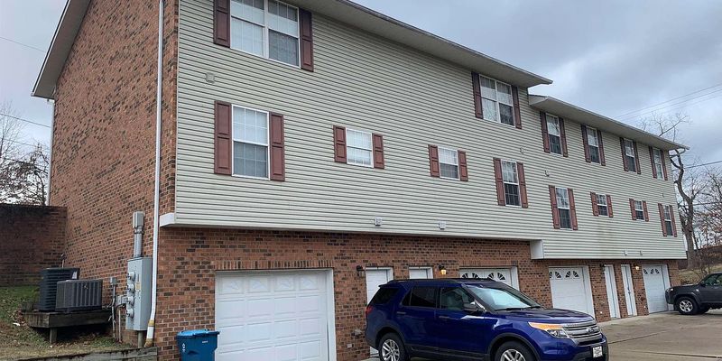 Huntington Townhome: 975 Dugan St
