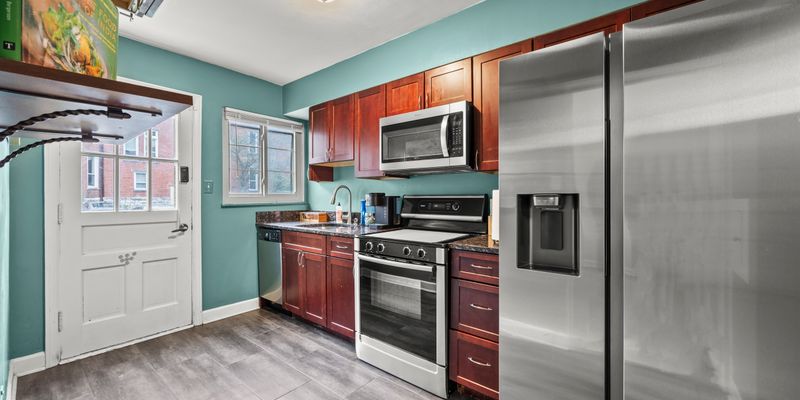 Columbus House: 1744 E Broad St